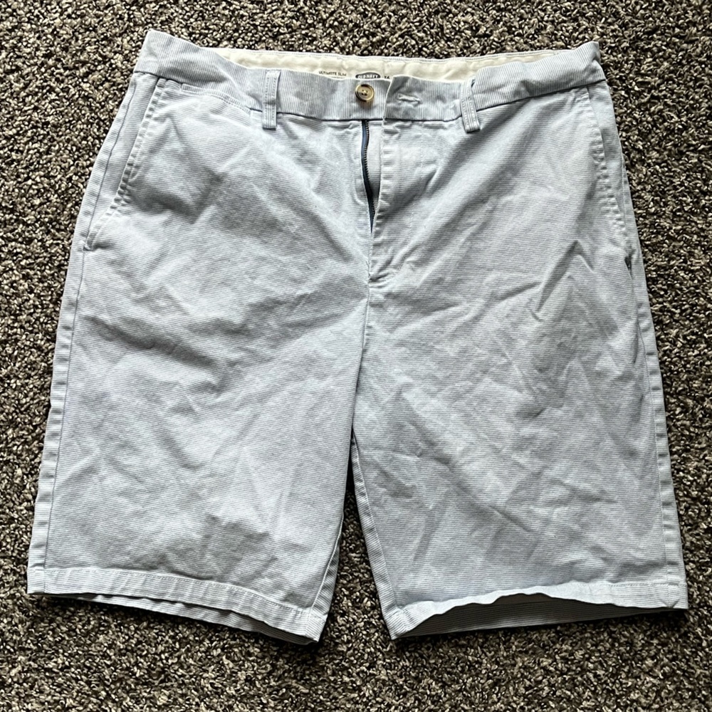 Old Navy Men's Light Gray Flat Front Shorts - Picture 2 of 7